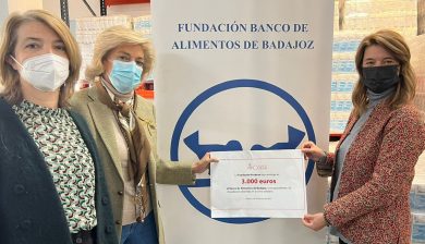 entrega-3.000-euros-Fundacion-Prodean-Banco-alimentos-Badajoz-accion-social-donacion