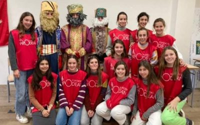 LOS PAJES REALES VISITAN EL CENTRO SOCIAL