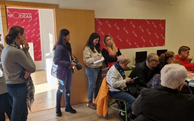 Mayores de Los Pajaritos saltan barreras gracias a sus smartphones