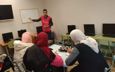 Clases de español impartidas por nuestro voluntario Issam