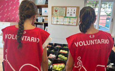 Distribución de  frutas y verduras frescas a familias de nuestro Centro Social