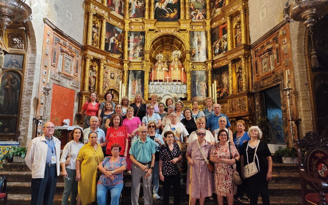 Nuestros mayores visitan la parroquia Santa Ana de Triana