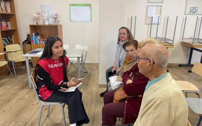 Jóvenes del IES Ciudad Jardín graban un podcast en el Centro Social Prodean sobre la historia viva de Los Pajaritos para el «Tú sí que Faltas”