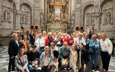 Una mañana entre historia y devoción: los mayores del Centro Social disfrutan de una visita a la Capilla Real de Sevilla